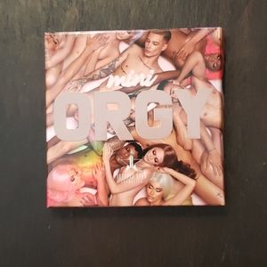 Jeffree Star mini orgy eyeshadow palette